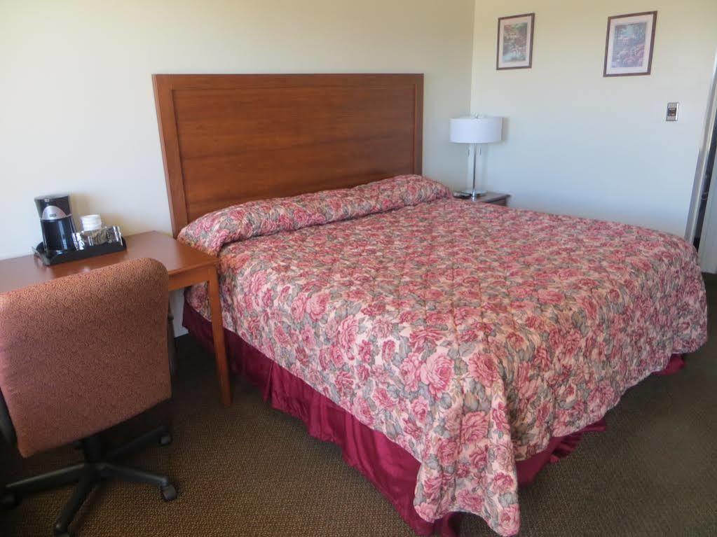 The Lodge At Russell - Russell Inn Εξωτερικό φωτογραφία