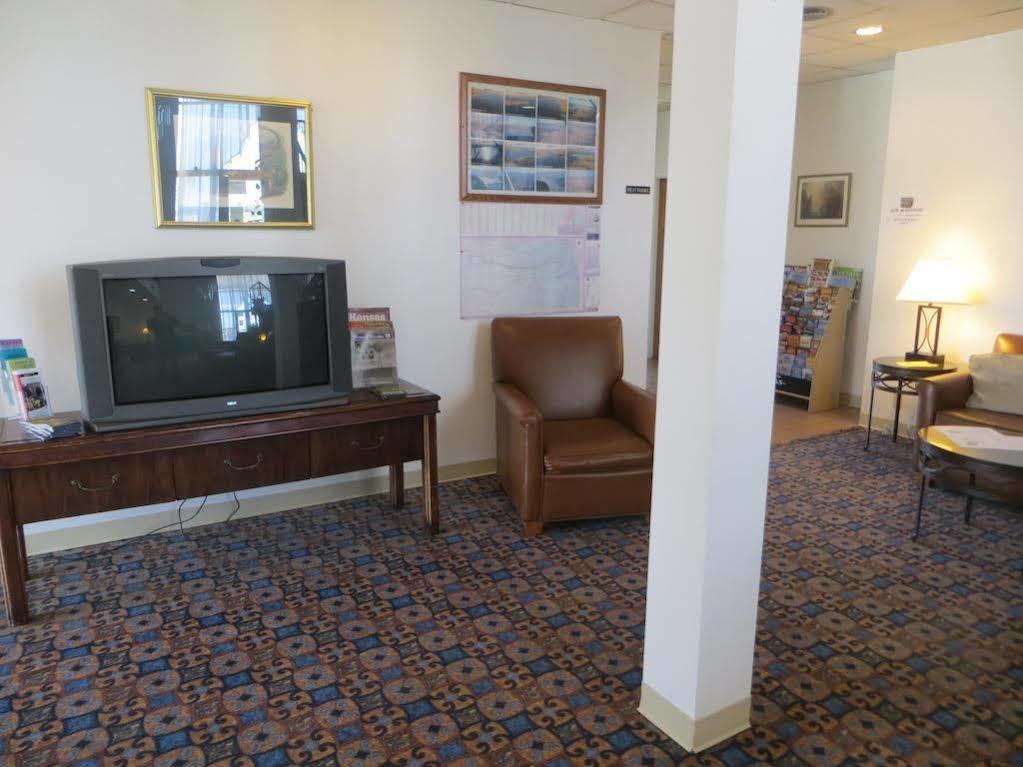 The Lodge At Russell - Russell Inn Εξωτερικό φωτογραφία