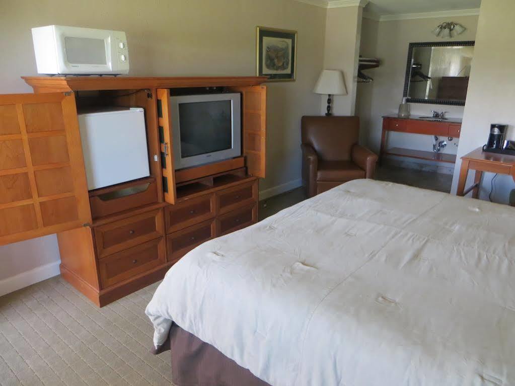 The Lodge At Russell - Russell Inn Εξωτερικό φωτογραφία