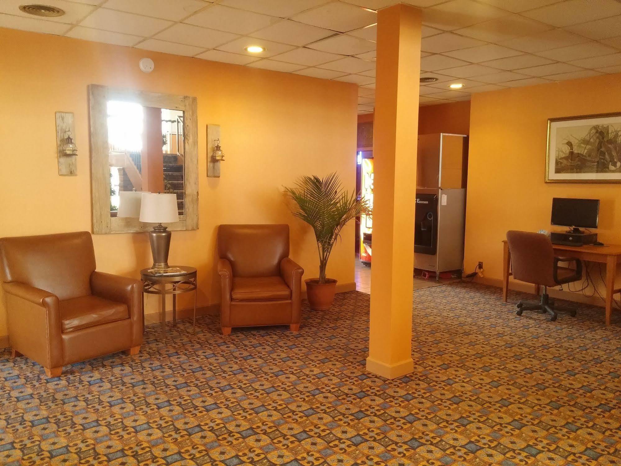 The Lodge At Russell - Russell Inn Εξωτερικό φωτογραφία