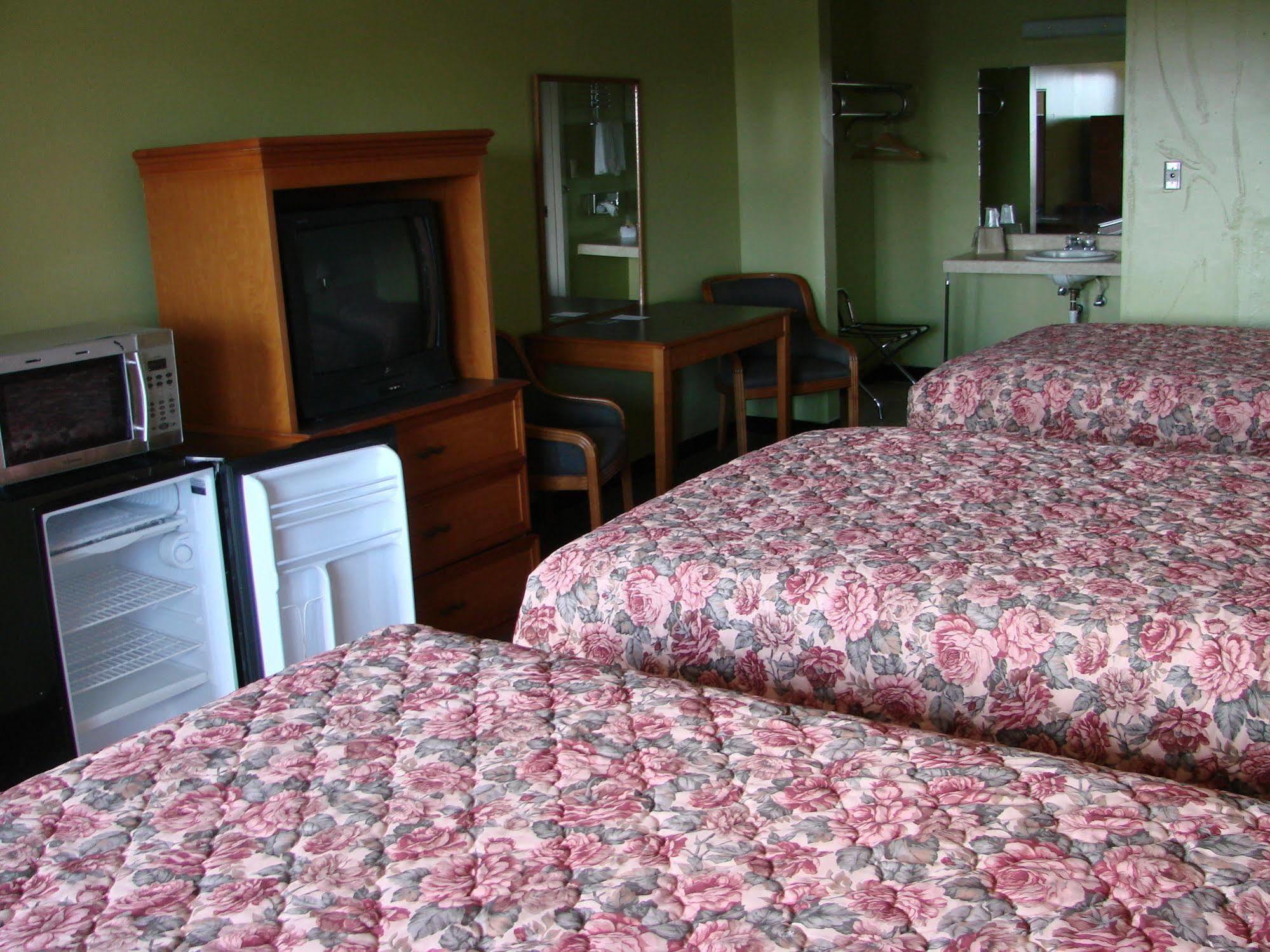 The Lodge At Russell - Russell Inn Εξωτερικό φωτογραφία