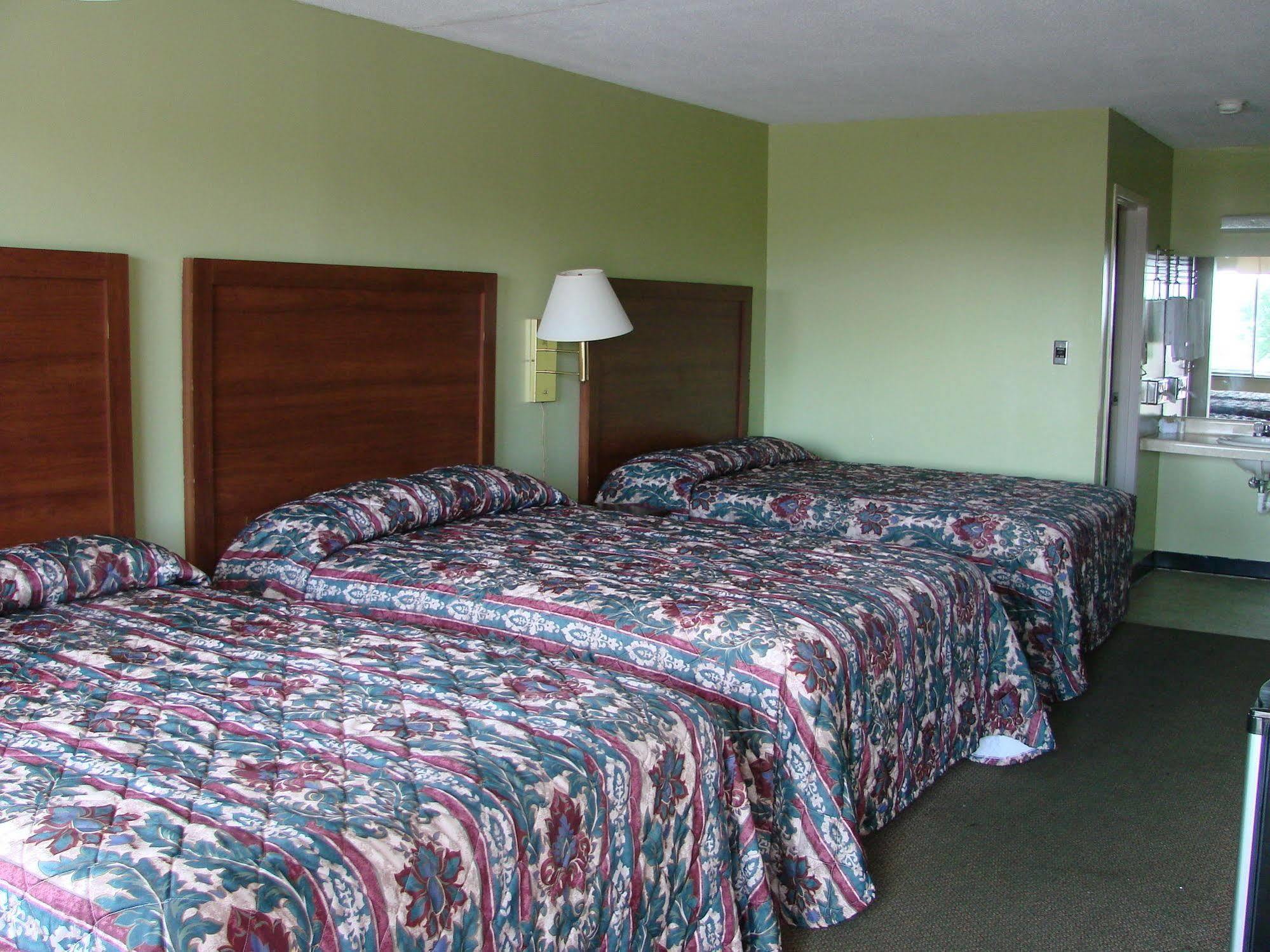 The Lodge At Russell - Russell Inn Εξωτερικό φωτογραφία