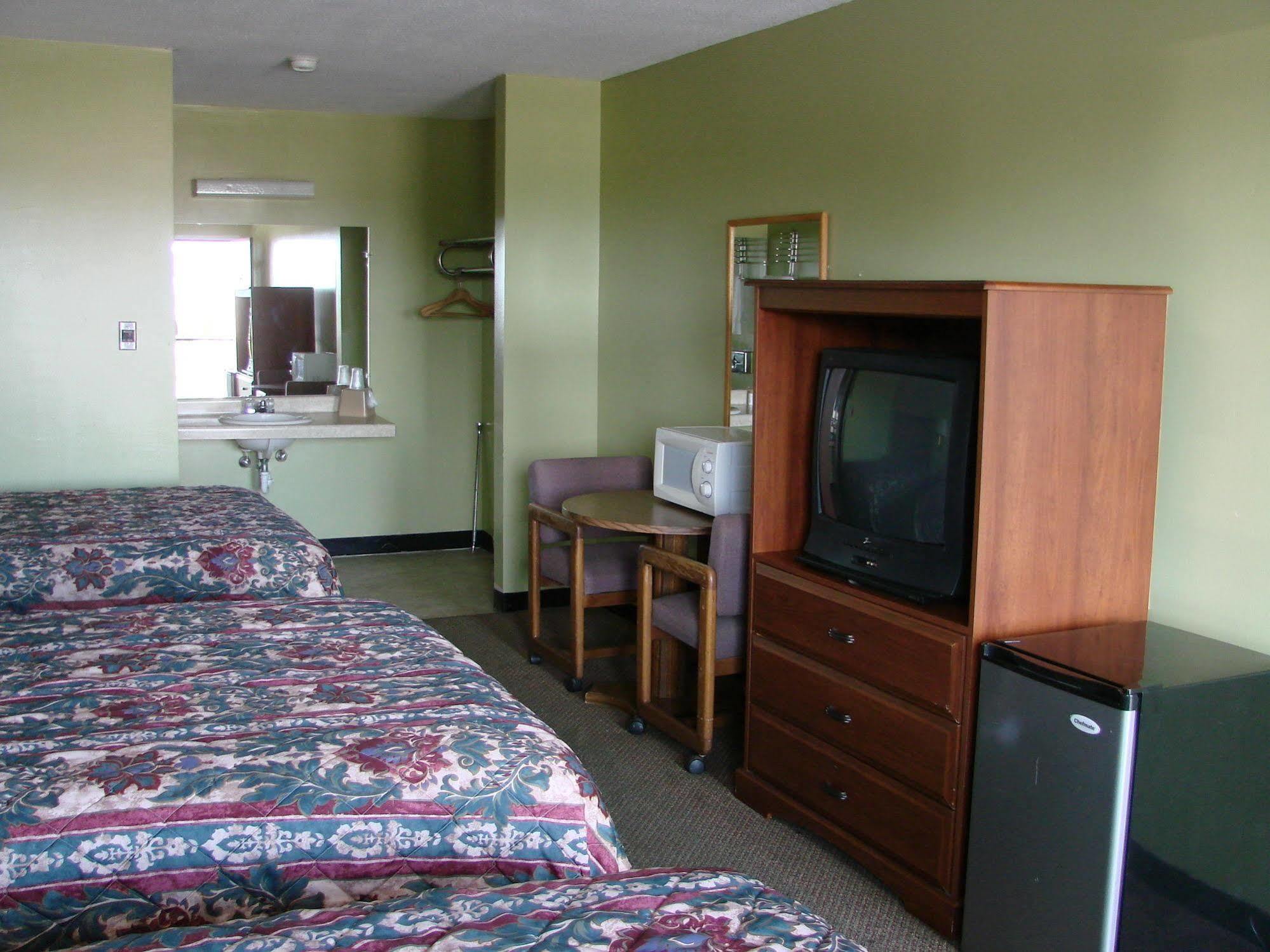 The Lodge At Russell - Russell Inn Εξωτερικό φωτογραφία